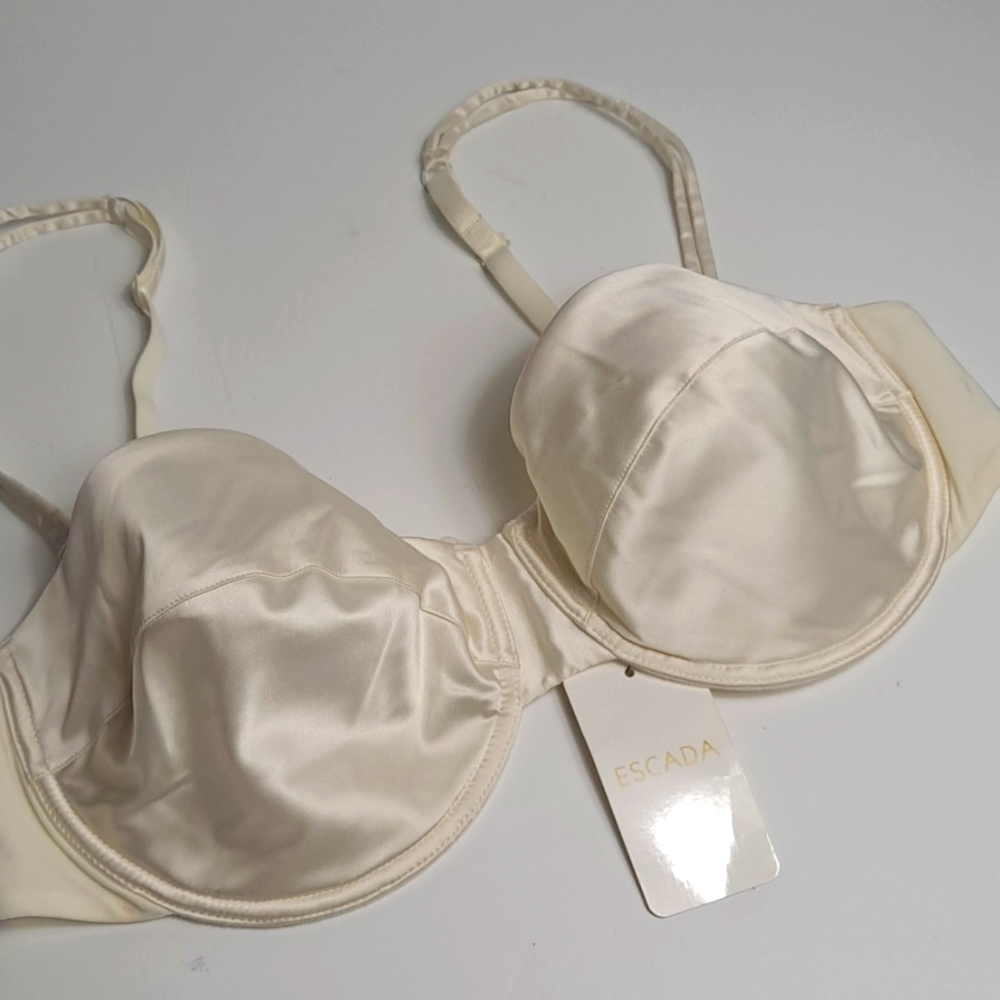 ESCADA BRA SIZE 38C CREAM